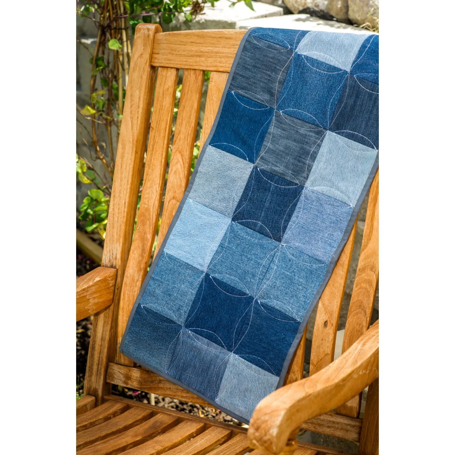 Hip Hugger Table Runner and Pillow Pattern