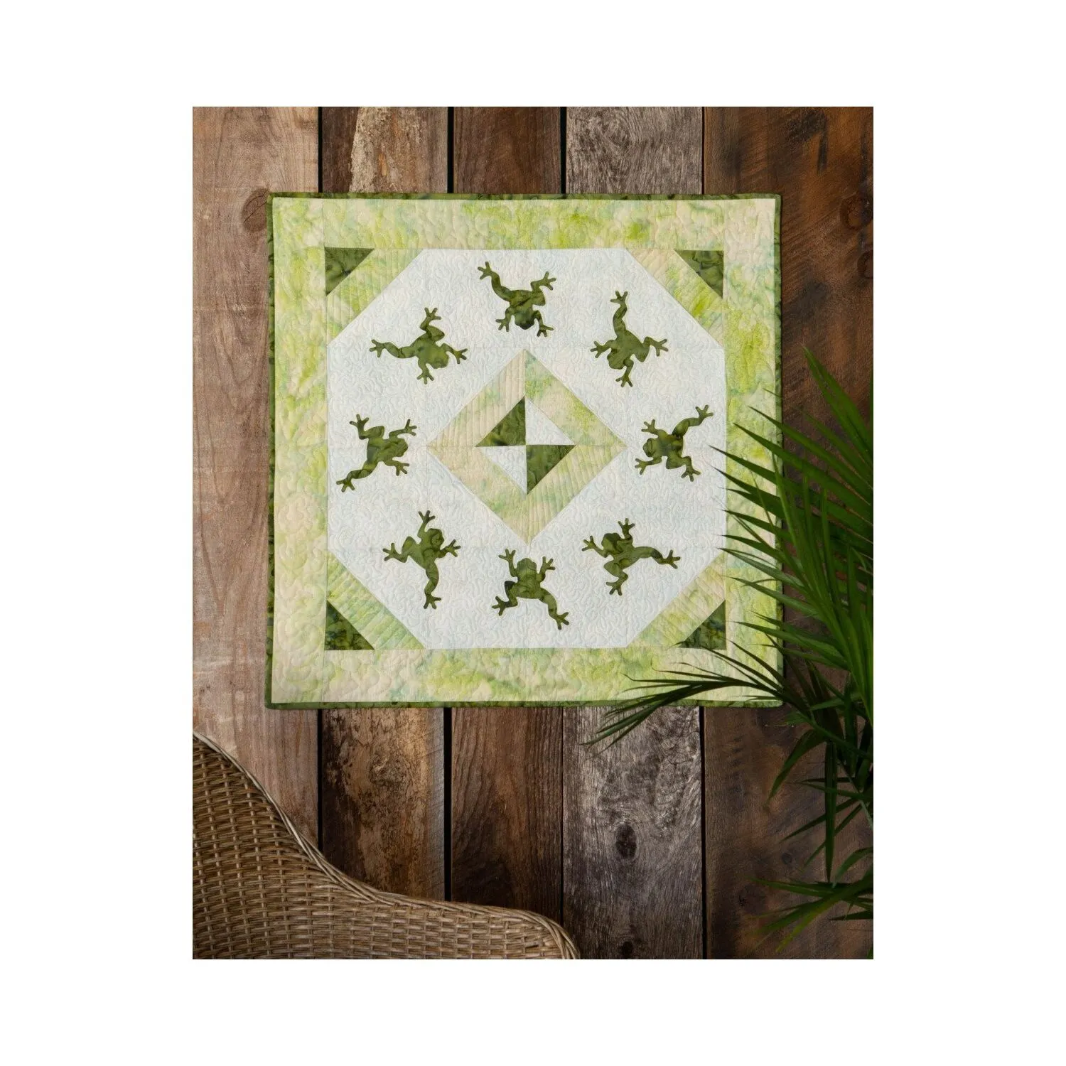 GO! Dancing Frogs Wall Hanging Pattern